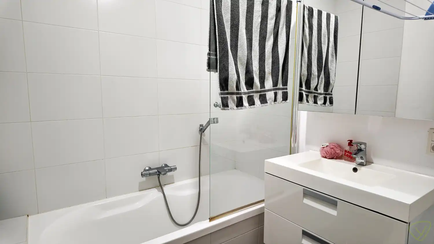 Centraal gelegen appartement vlakbij de Markt van Eeklo! foto 5