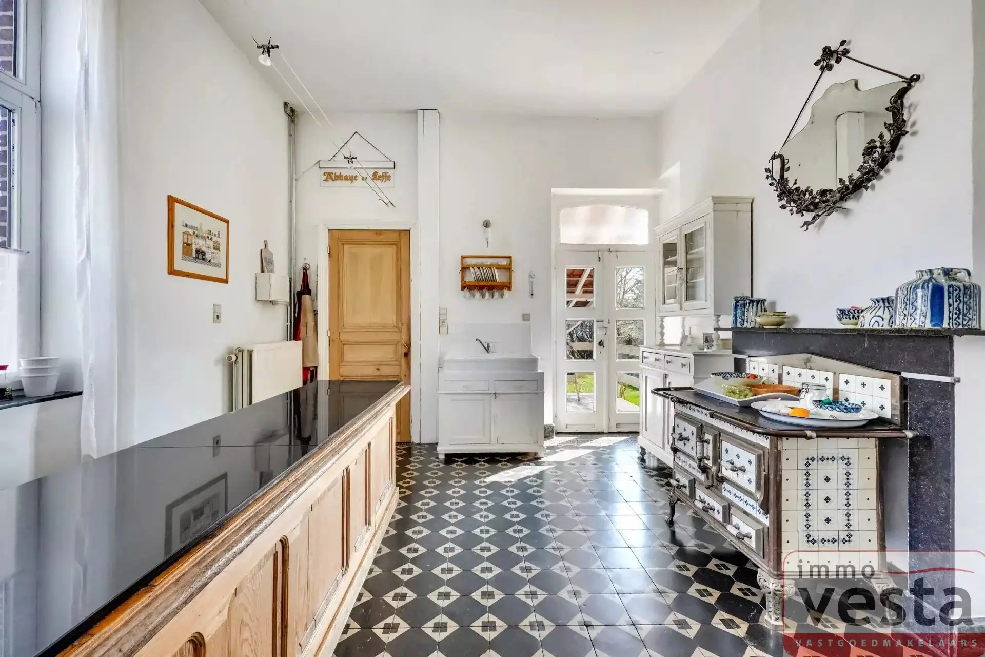 Karaktervolle woning met zwembad en ingerichte leefzolder foto 8