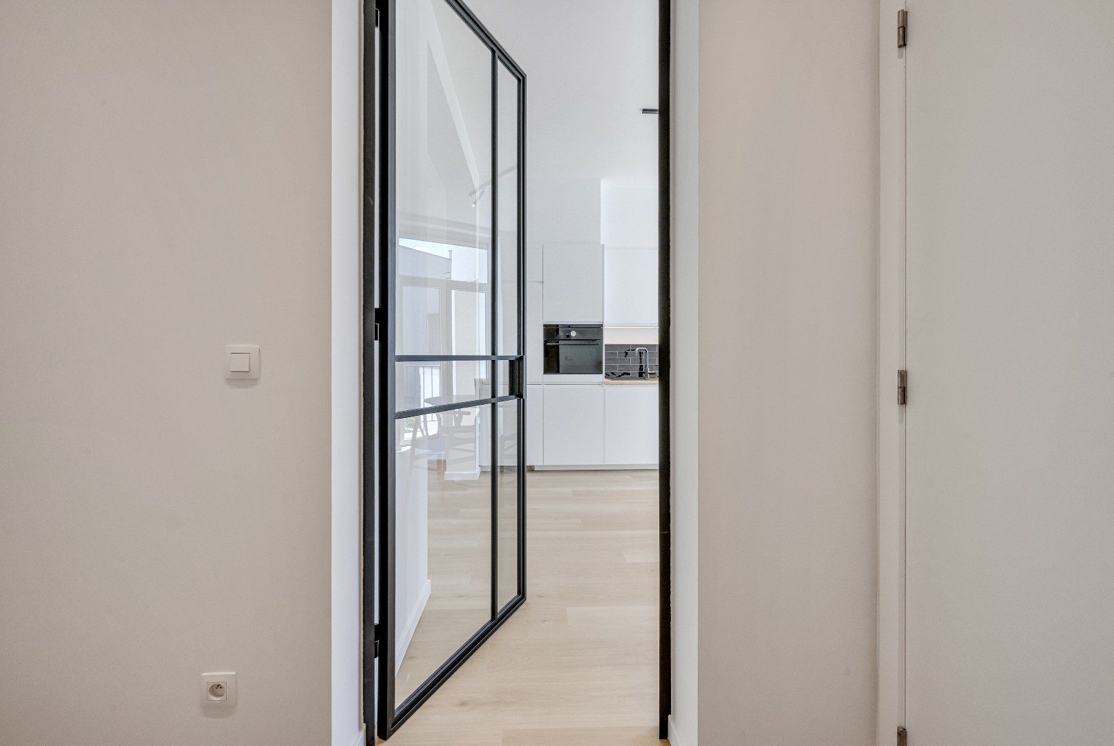 Stijlvol wonen in een  gerenoveerd appartement nabij Station Gent-Sint-Pieters foto 4