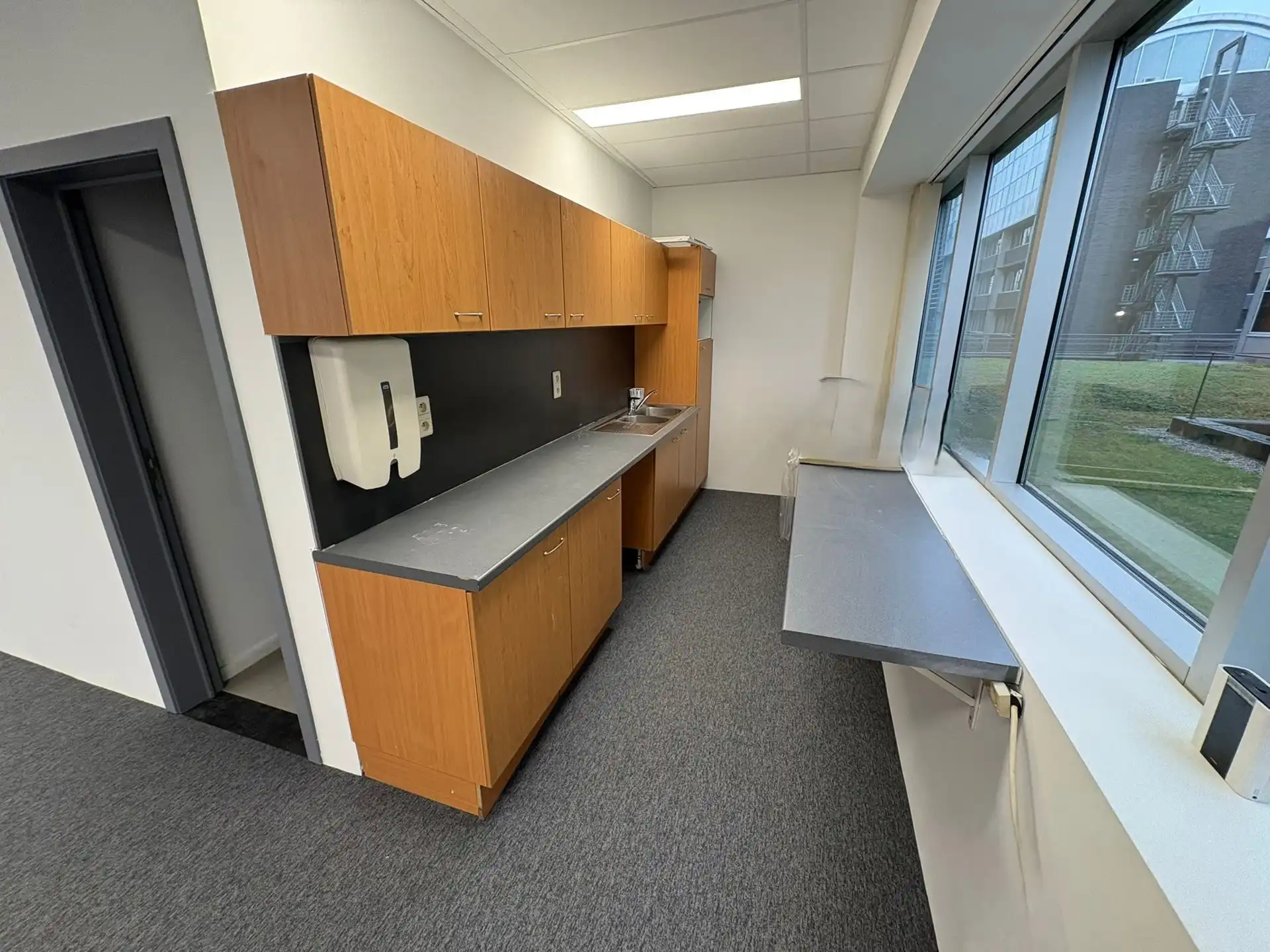 Kantoor 409m² op het glv te huur in het Axxes Business Park. foto 8