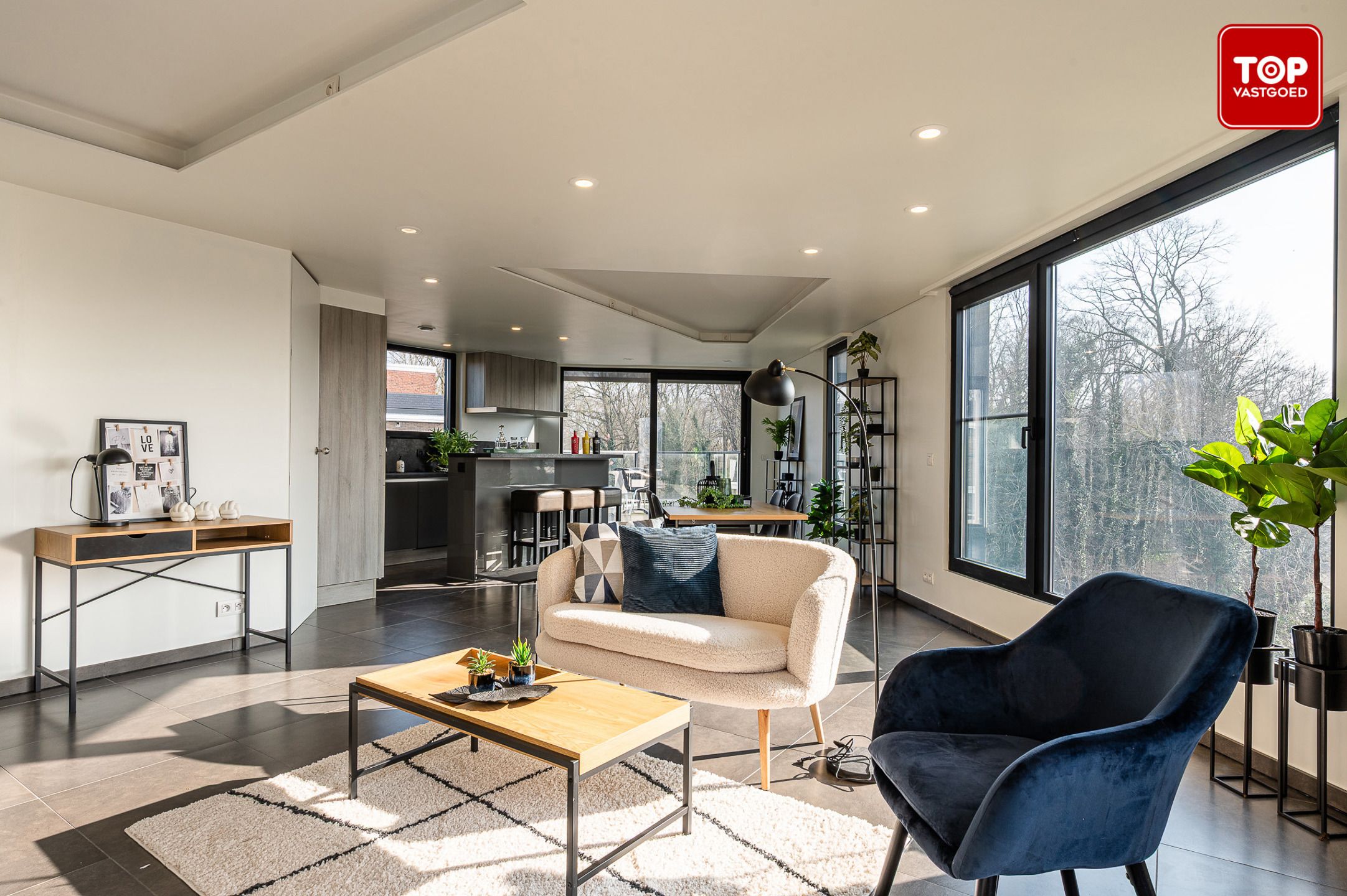 Energiezuinige en lichtrijke penthouse met 3 terrassen en prachtig uitzicht foto {{pictureIndex}}