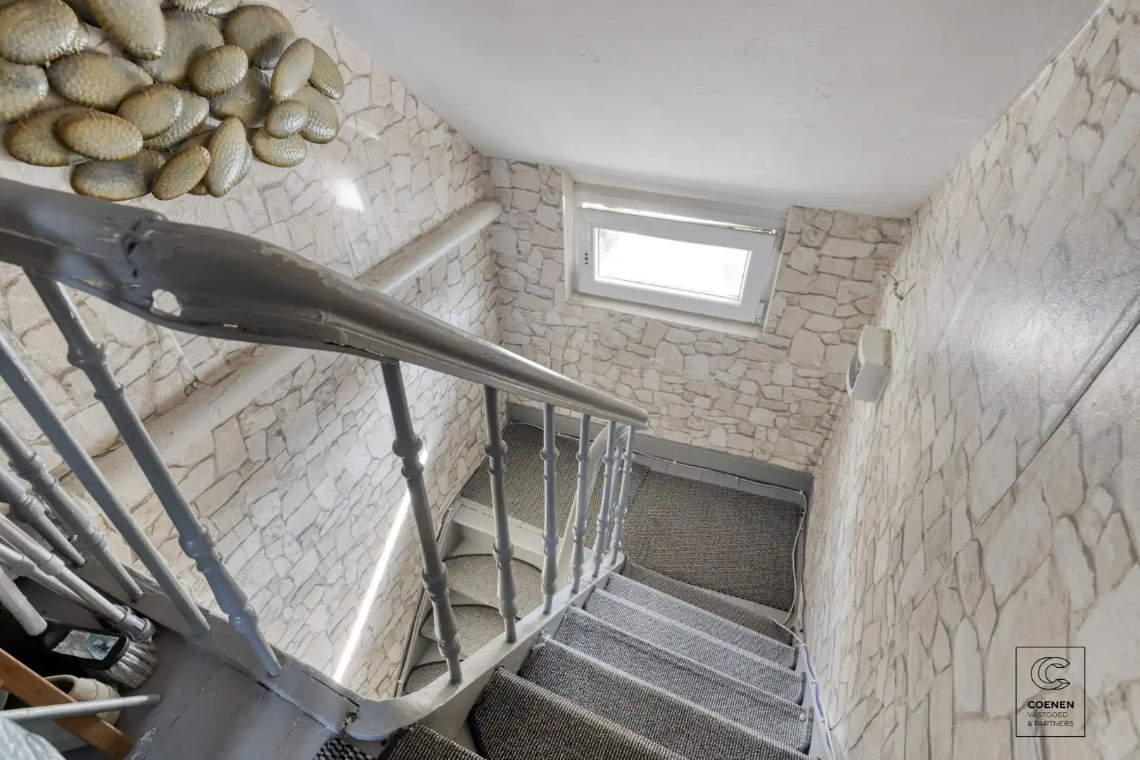 Ruime handelswoning, momenteel ingericht als handelsruimte en 2 appartementen op goede ligging te Antwerpen! foto 10