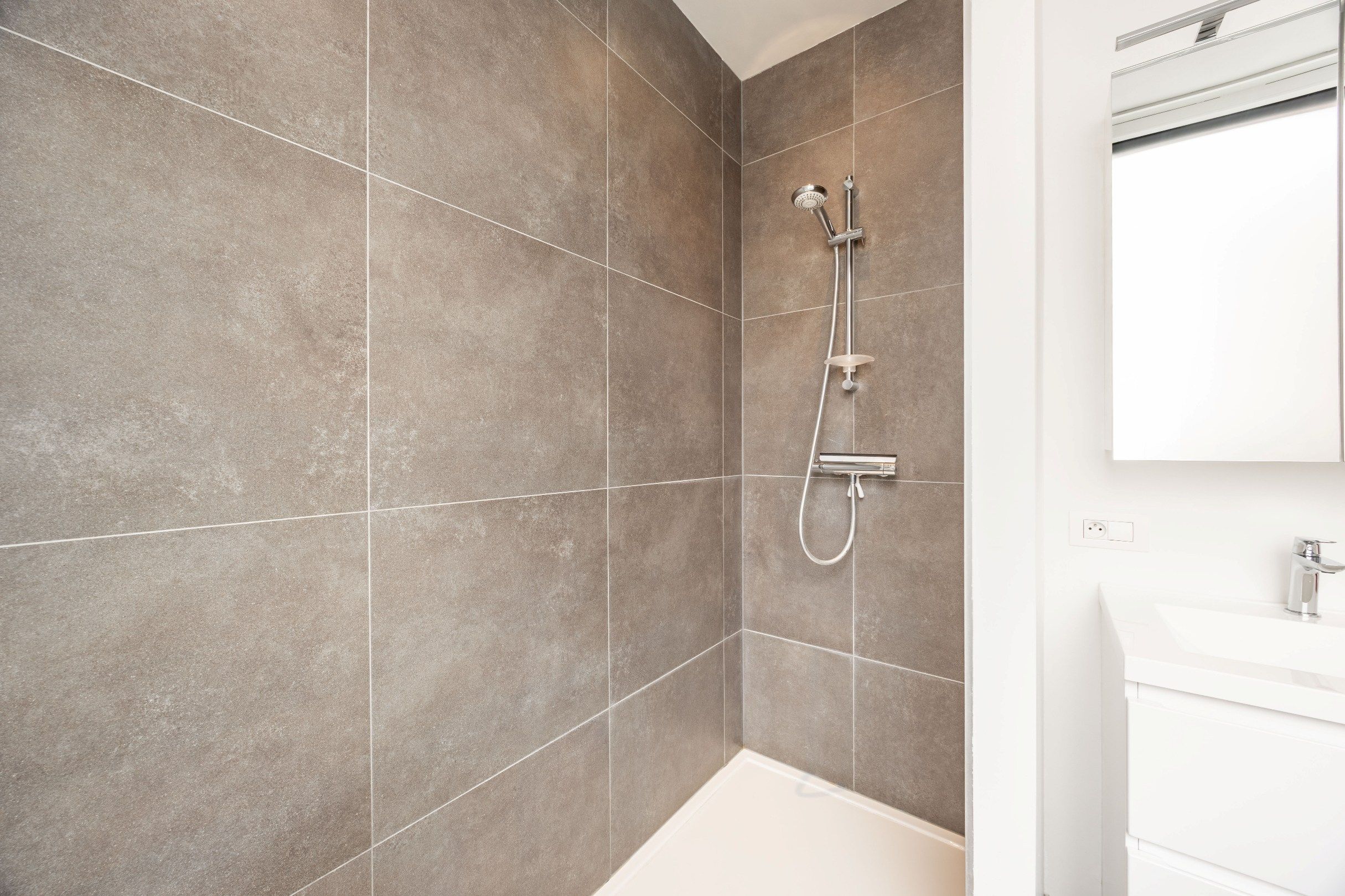 SUBLIEM GERENOVEERDE RIJWONING MET UITWEG foto 13