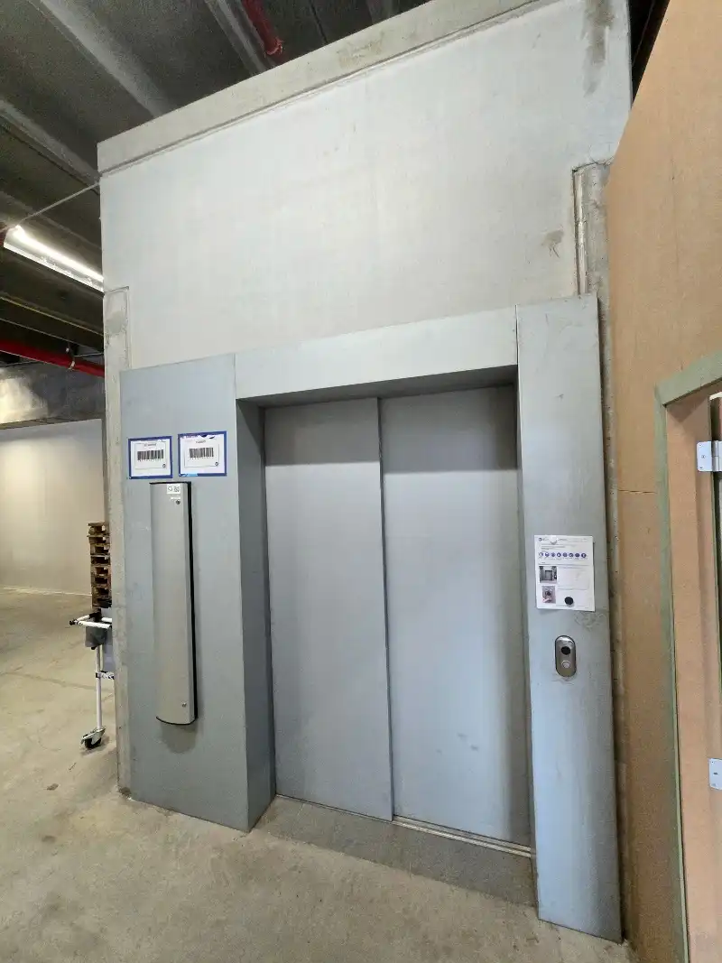 Industrieel/Logistiek gebouw te huur foto 5