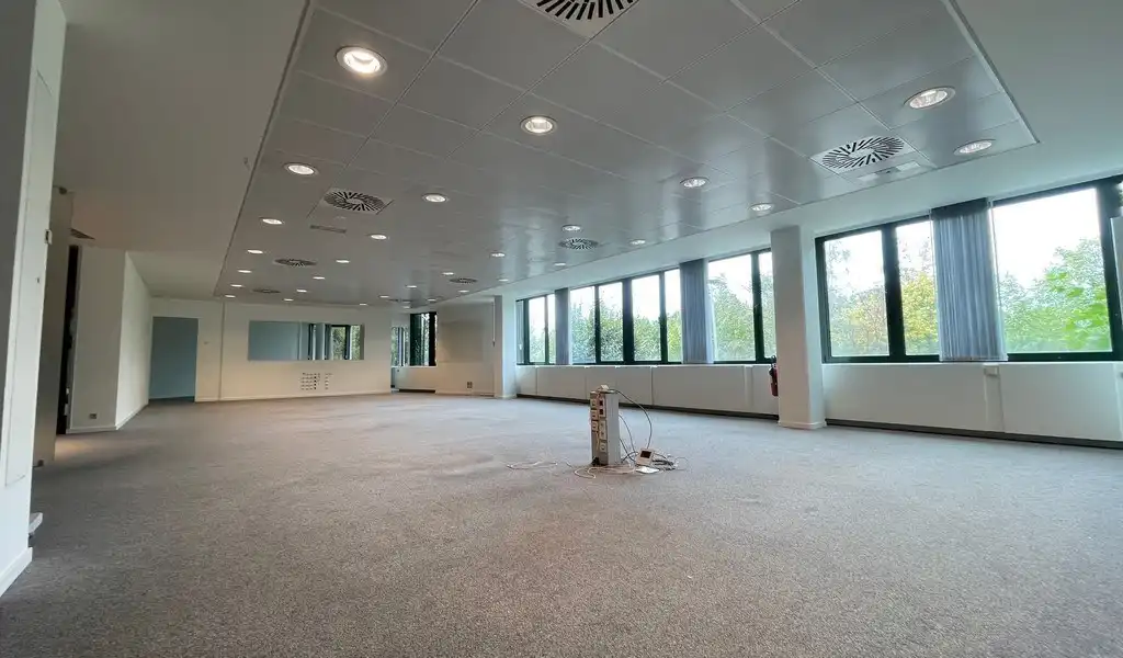 Recent ingerichte kantoorruimte te huur in Berchem foto 6