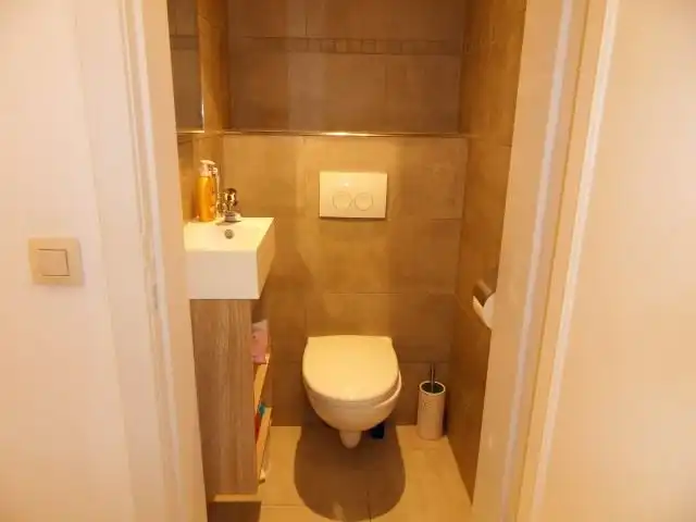 In centrum gelegen APPARTEMENT met 2 slaapkamers, mooie living, ruime kelder foto 8