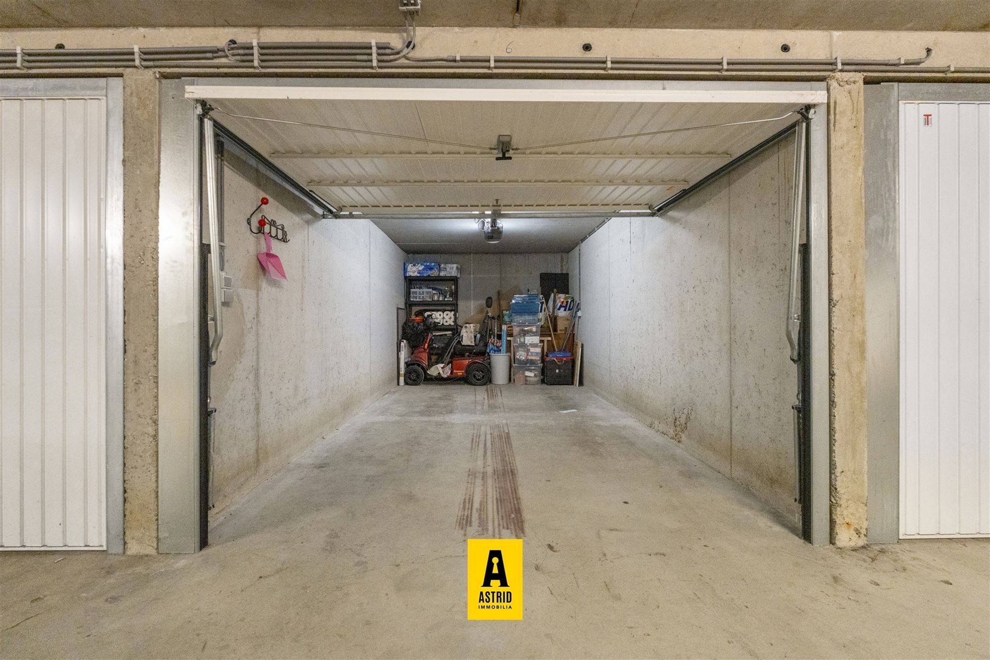 Instapklaar zonnig 2-slaapkamerappartement en garage in Bredene foto 14