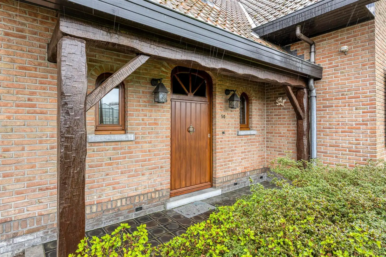 Riante open bebouwing in rustige straat foto 4