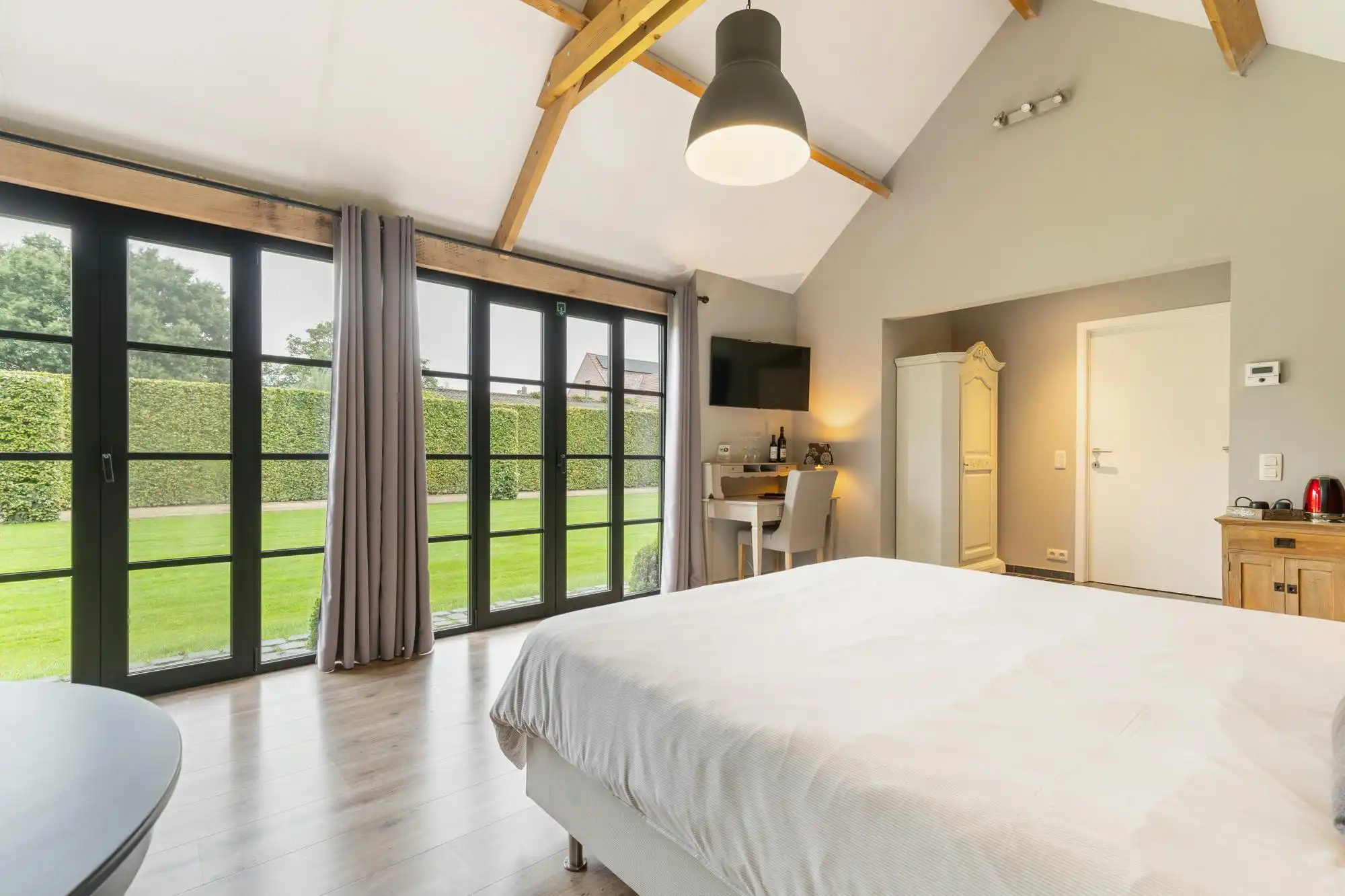 Woonst met B&B en appartement te koop in Minderhout foto 40