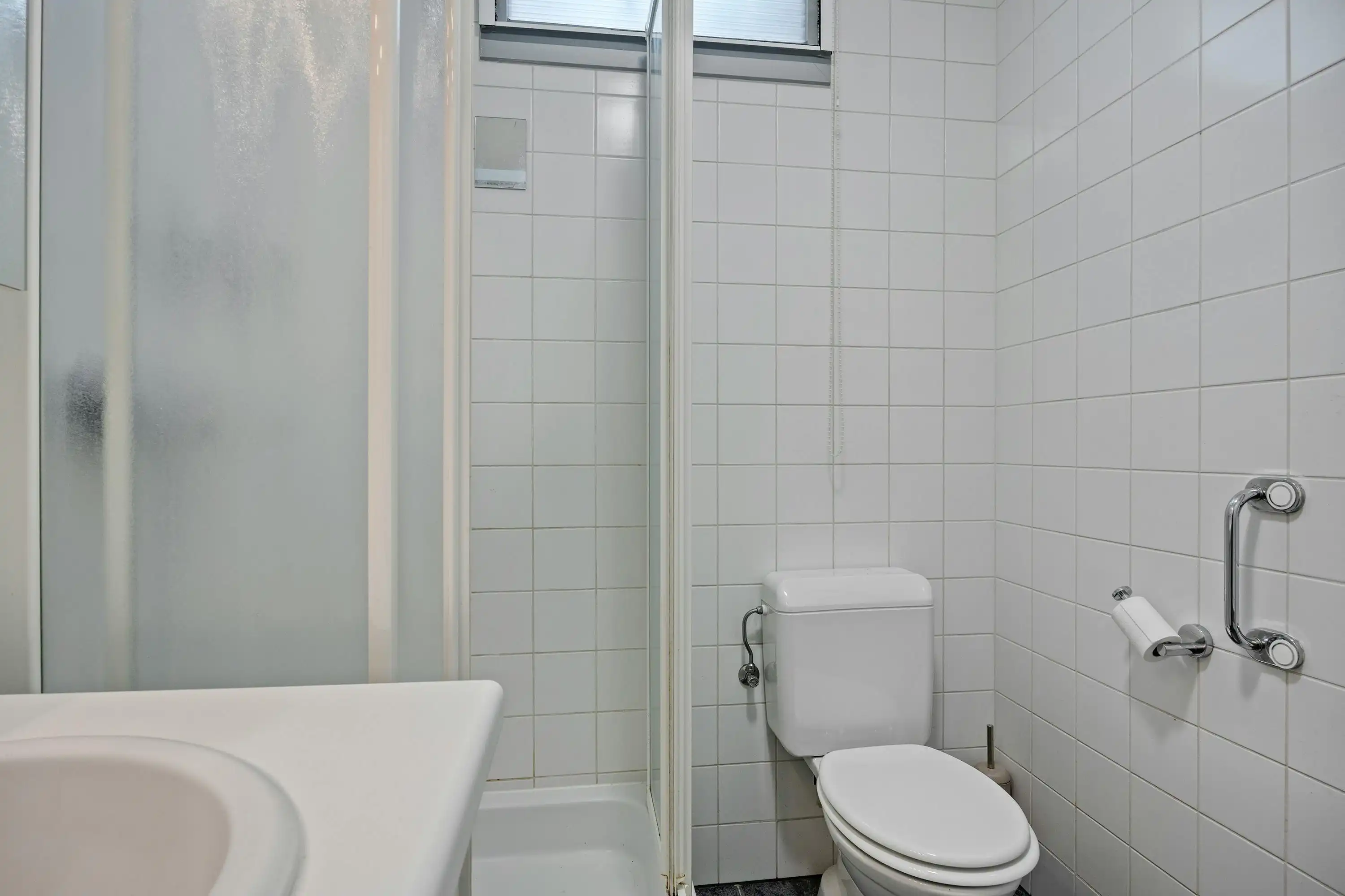 Instapklaar gelijkvloers appartement met gemeenschappelijke tuin en fietsenberging in hartje Kapellen! foto 13