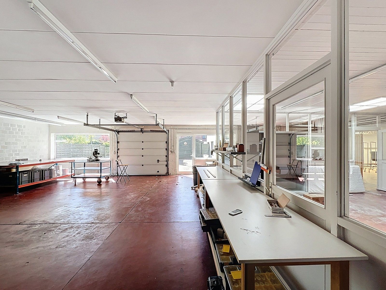 Prachtig HERENHUIS (met o.a. 5 slpk, garage en tuin), apart KANTOOR-gebouw en 630 m2 MAGAZIJNEN op zeer goede ligging te KORTRIJK ! foto 33