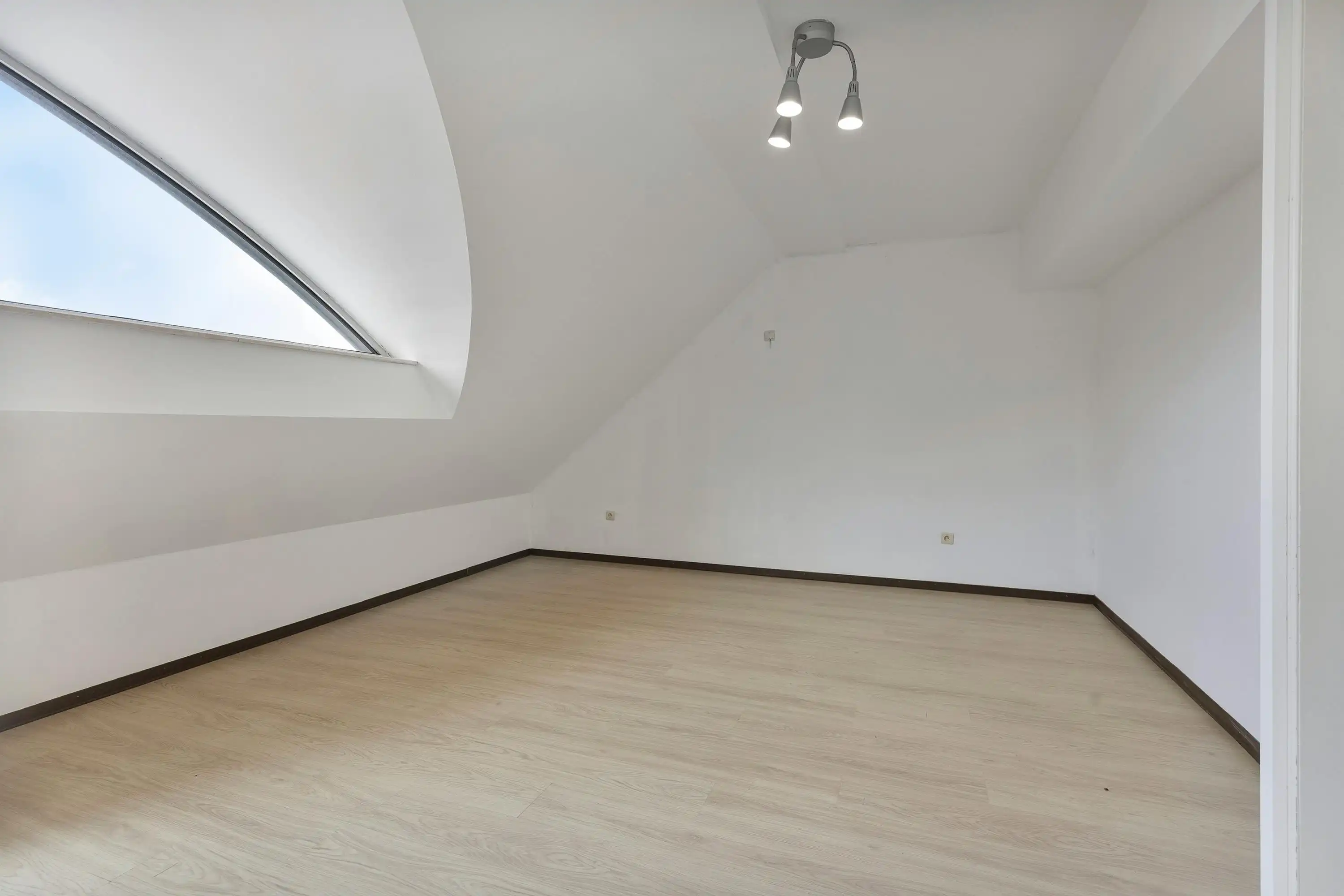 Instapklaar appartement met zuidgericht terras nabij centrum Diepenbeek  foto 7