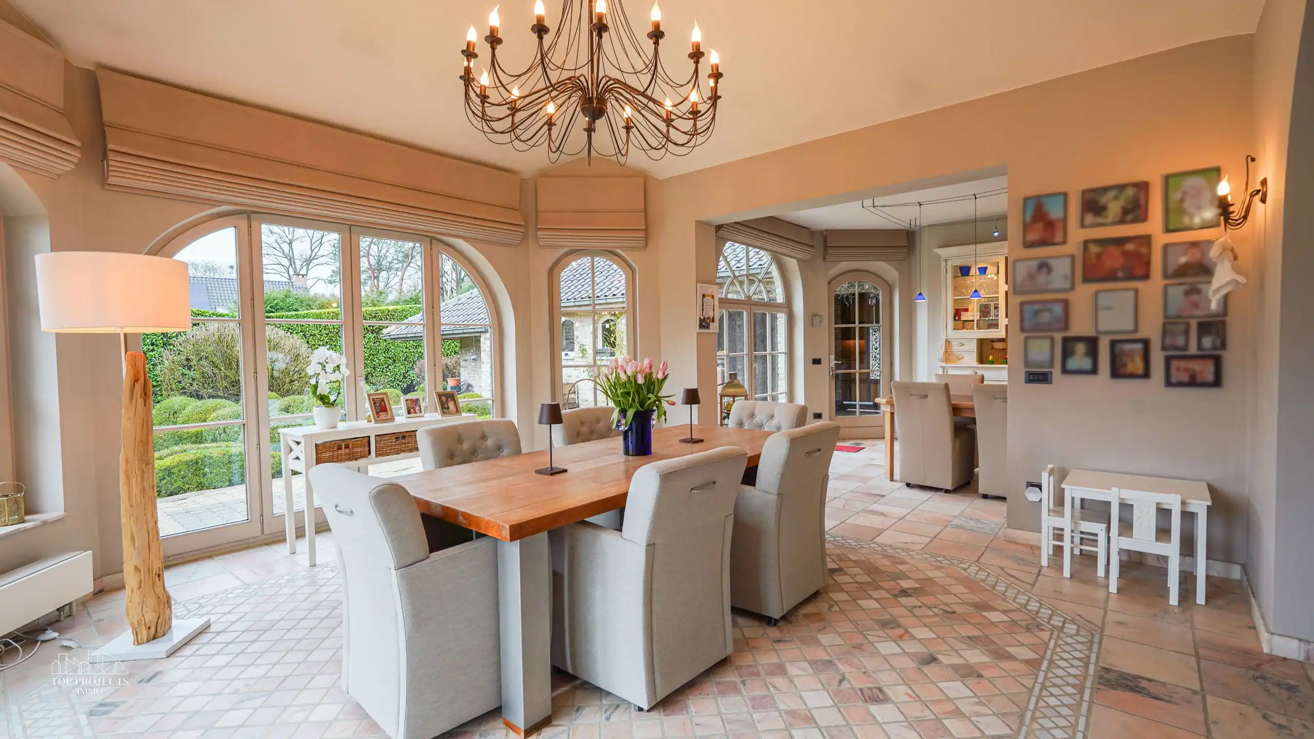 Statige villa met een tijdloos karakter en majestueuze uitstraling foto 12