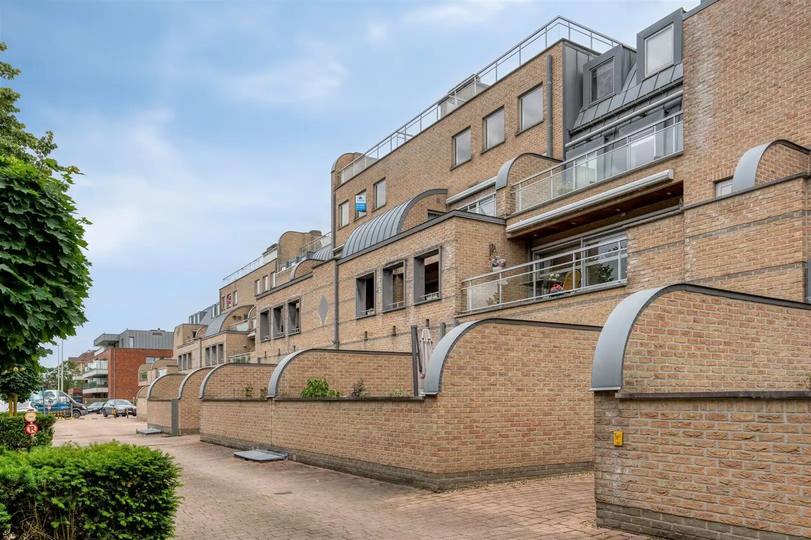 TE KOOP: Instapklaar duplexappartement met 3 slaapkamers en prachtig terras in hartje Zolder! foto 3