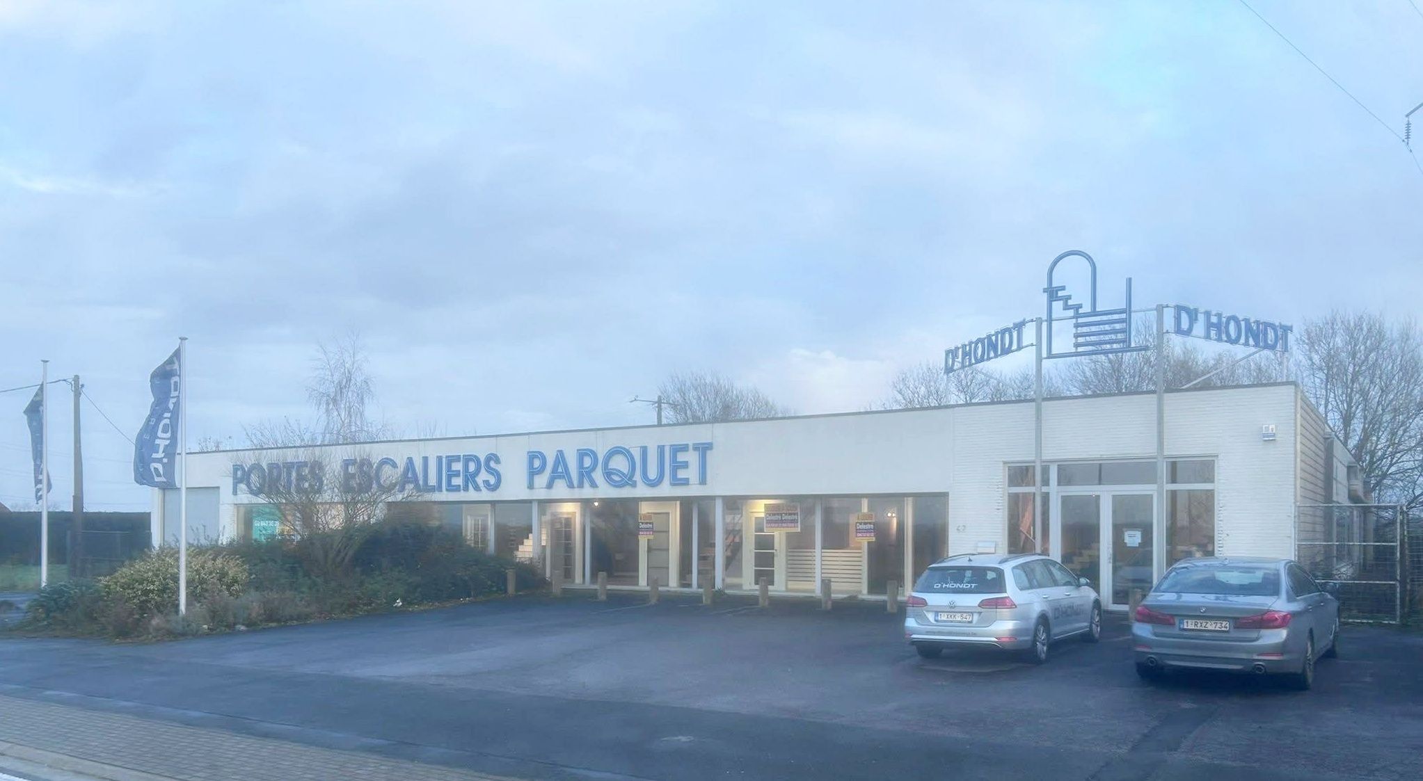 UNIEKE COMMERCIËLE LOCATIE 1.100 M2 MET PARKING  foto 2