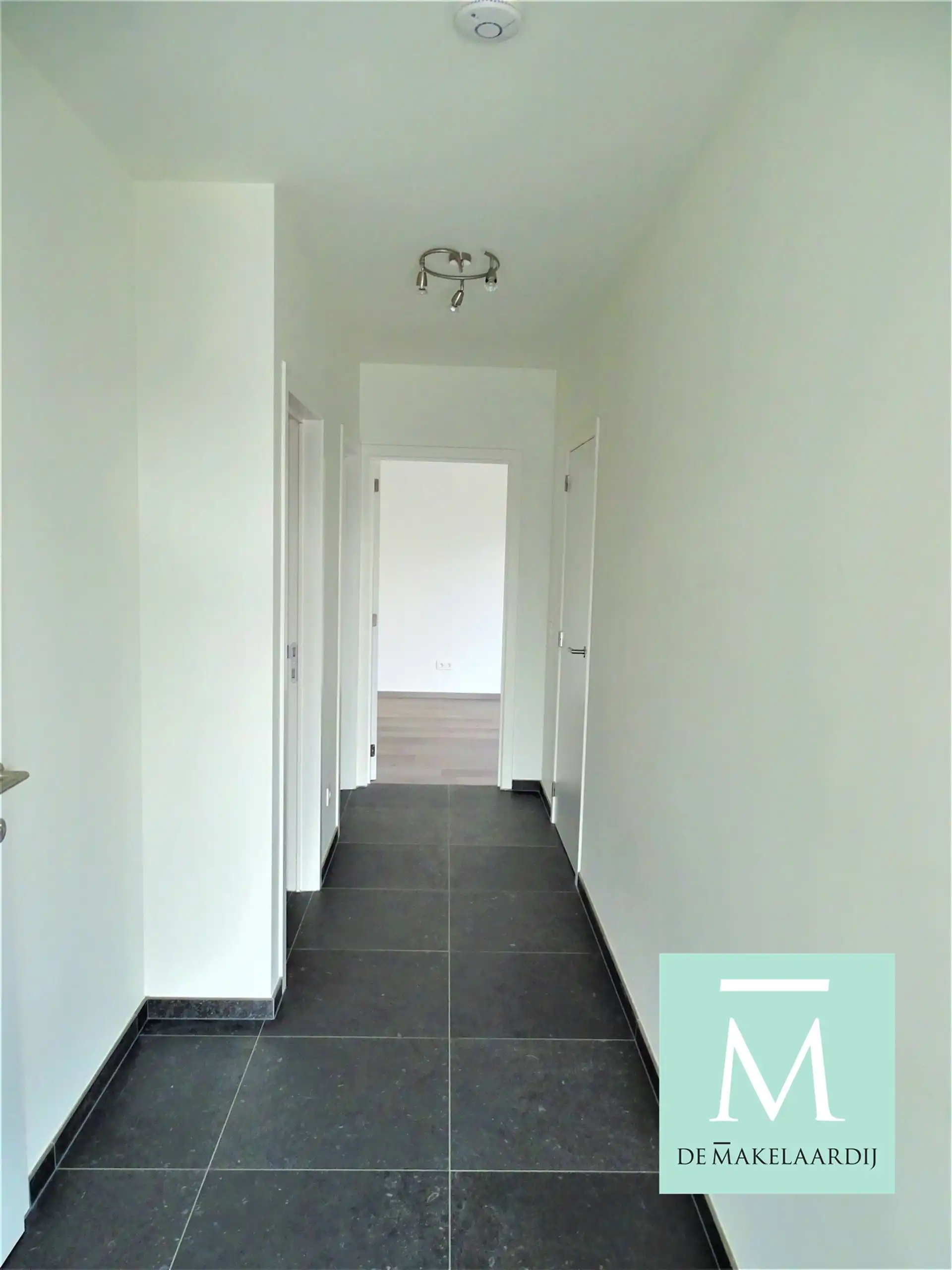 Aangenaam appartement, 2 slaapkamers, ruim terras (75m²), kelder en autostaanplaats foto 9