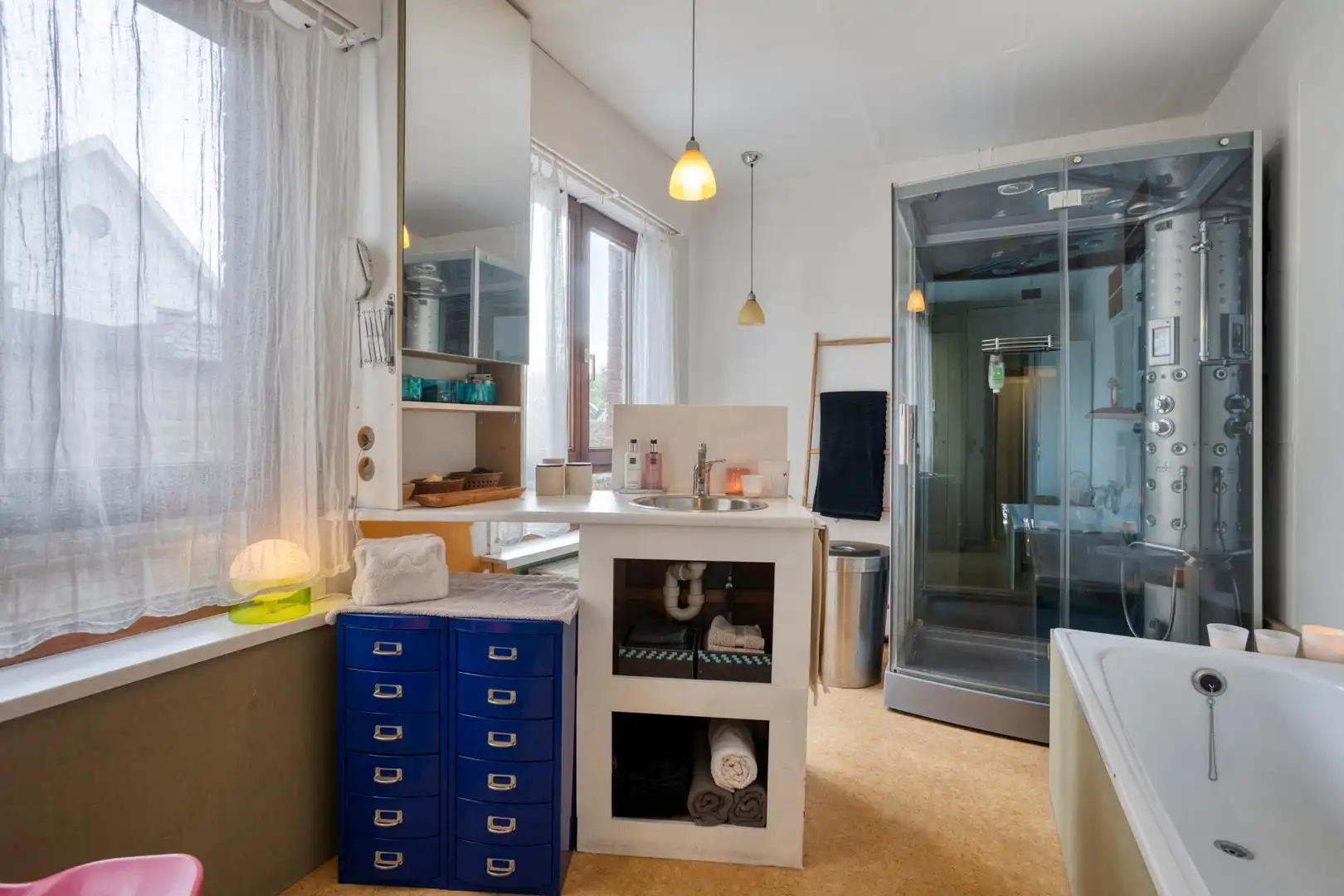 Bijzonder charmante en karaktervolle gerenoveerde woning met 4 slaapkamers, diepe tuin en handelsmogelijkheid foto 18