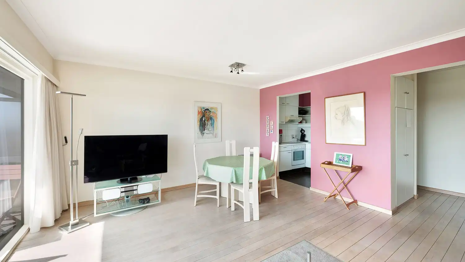 Zongericht ruim 2-slaapkamer appartement met prachtige zichten foto 4