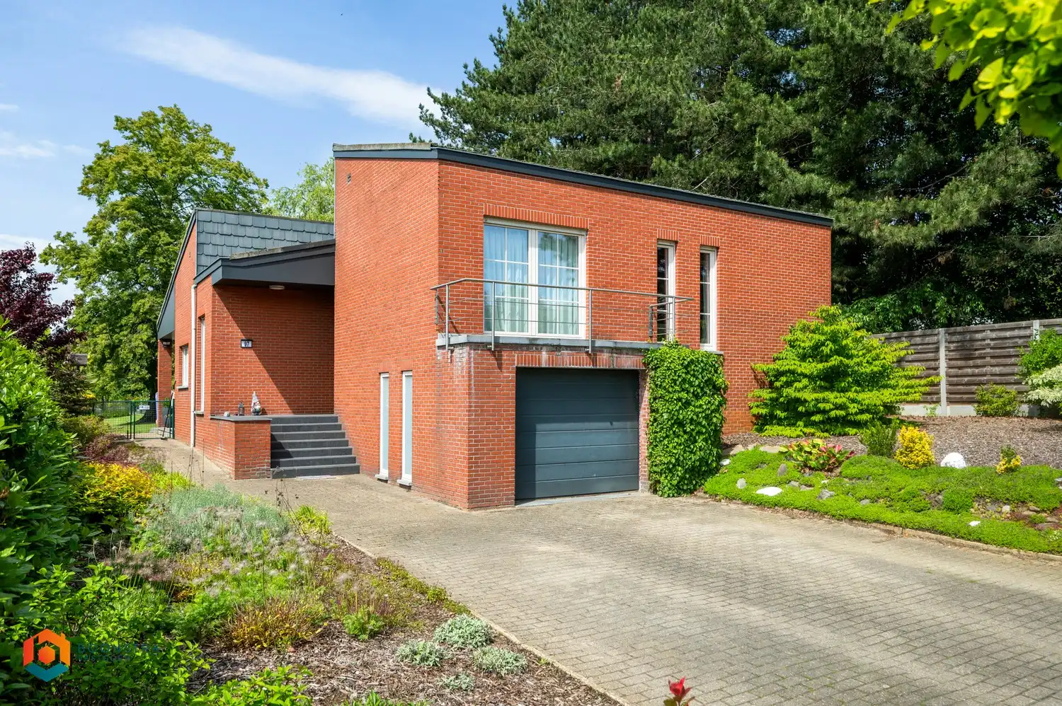 Woning met 3 slpkrs en tuin op perceel van 1617 m² foto 2