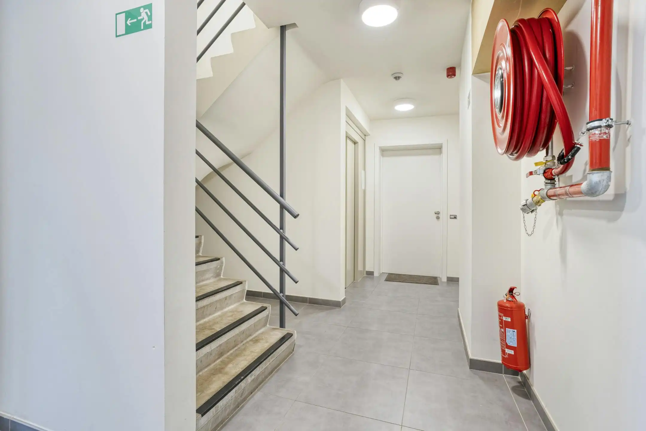 Appartement met 3 slaapkamers, garage en autostaanplaats te koop in Waarschoot foto 31