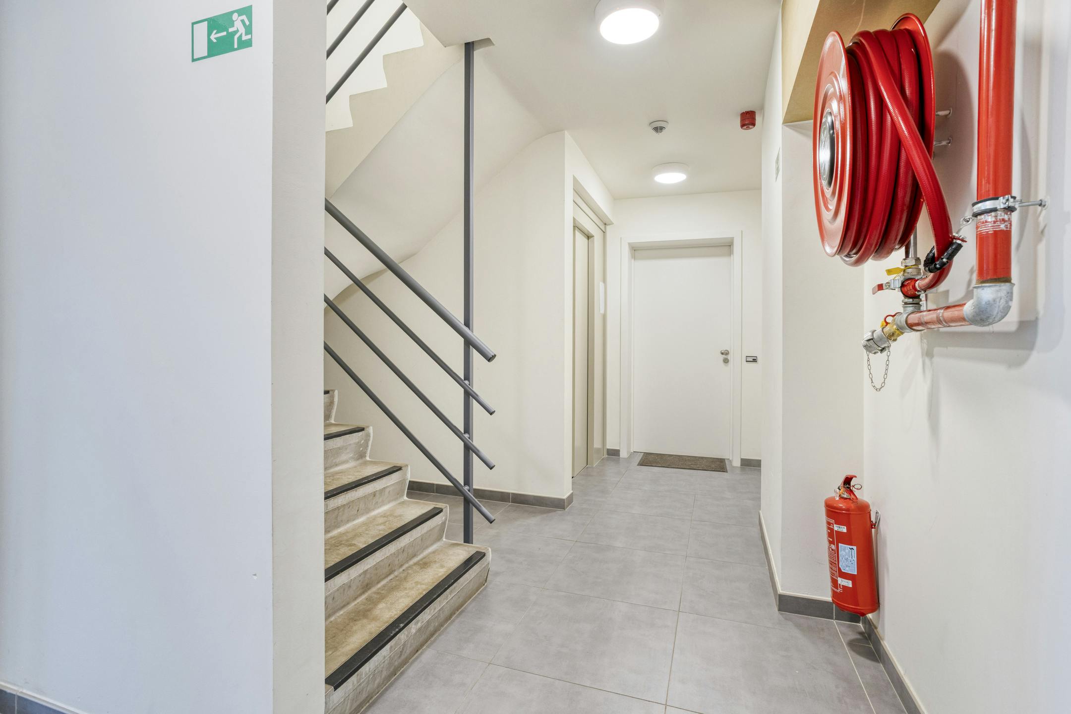 Appartement met 3 slaapkamers, garage en autostaanplaats te koop in Waarschoot foto 33