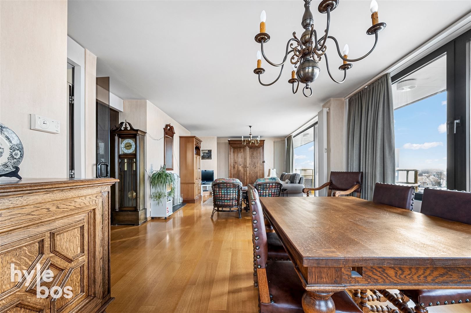 Centraal gelegen 3 slaapkamer appartement met parking foto 9