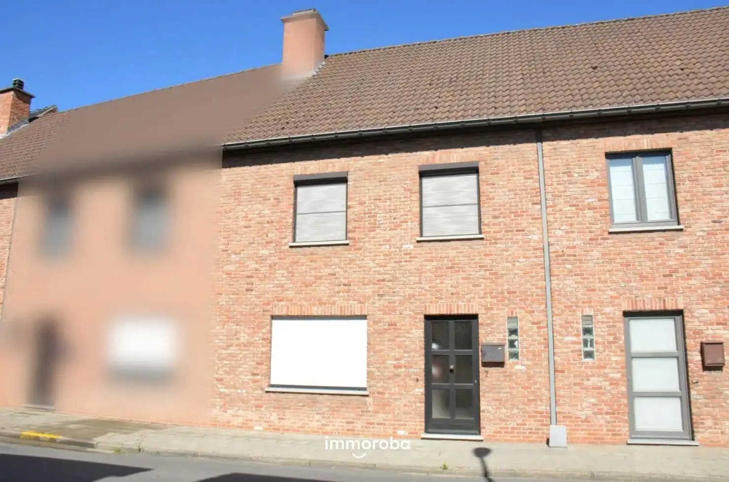 Instapklare woning met tuin en 2 garages in Oeselgem. foto {{pictureIndex}}