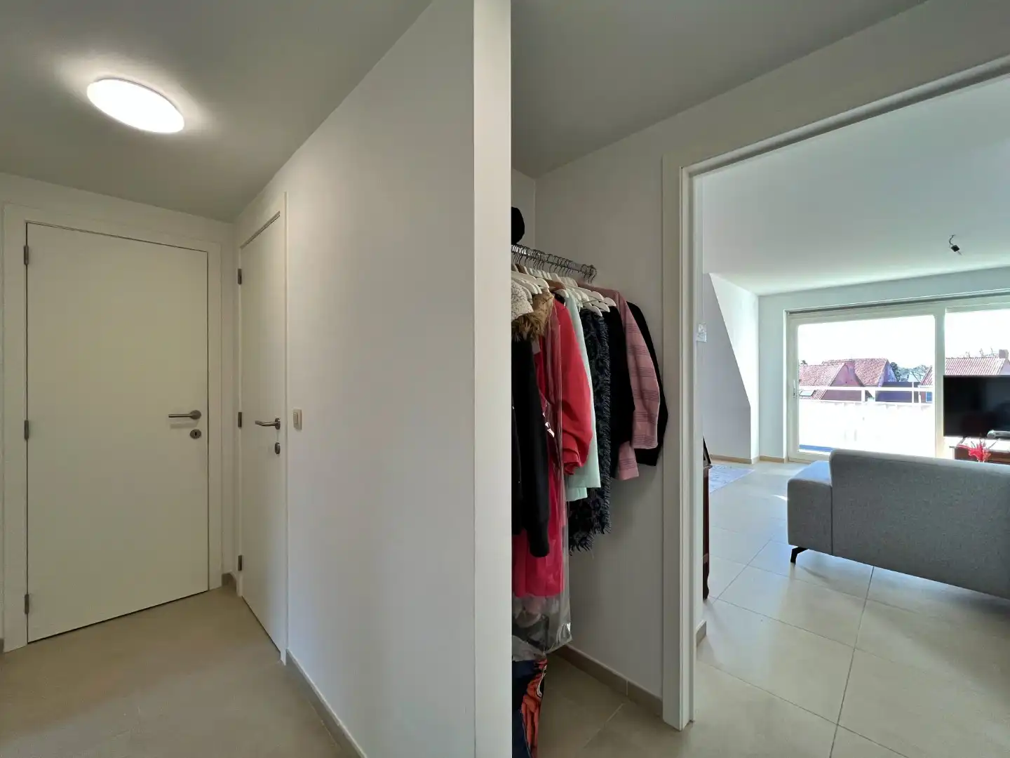 Recent 1-slaapkamer appartement met garage te Merendreedorp foto 12
