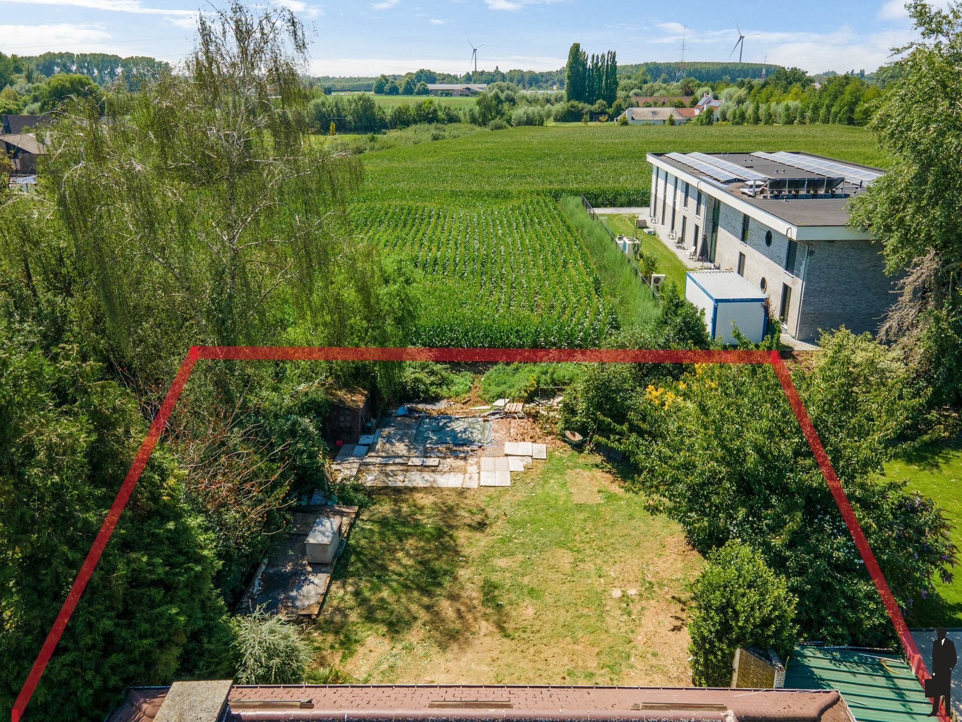 Welgelegen woning met zeer veel potentieel en groen zicht foto 18