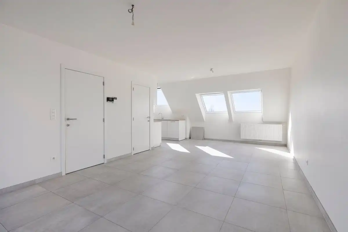 Ruim en lichtrijk appartement in hartje Proven foto 9