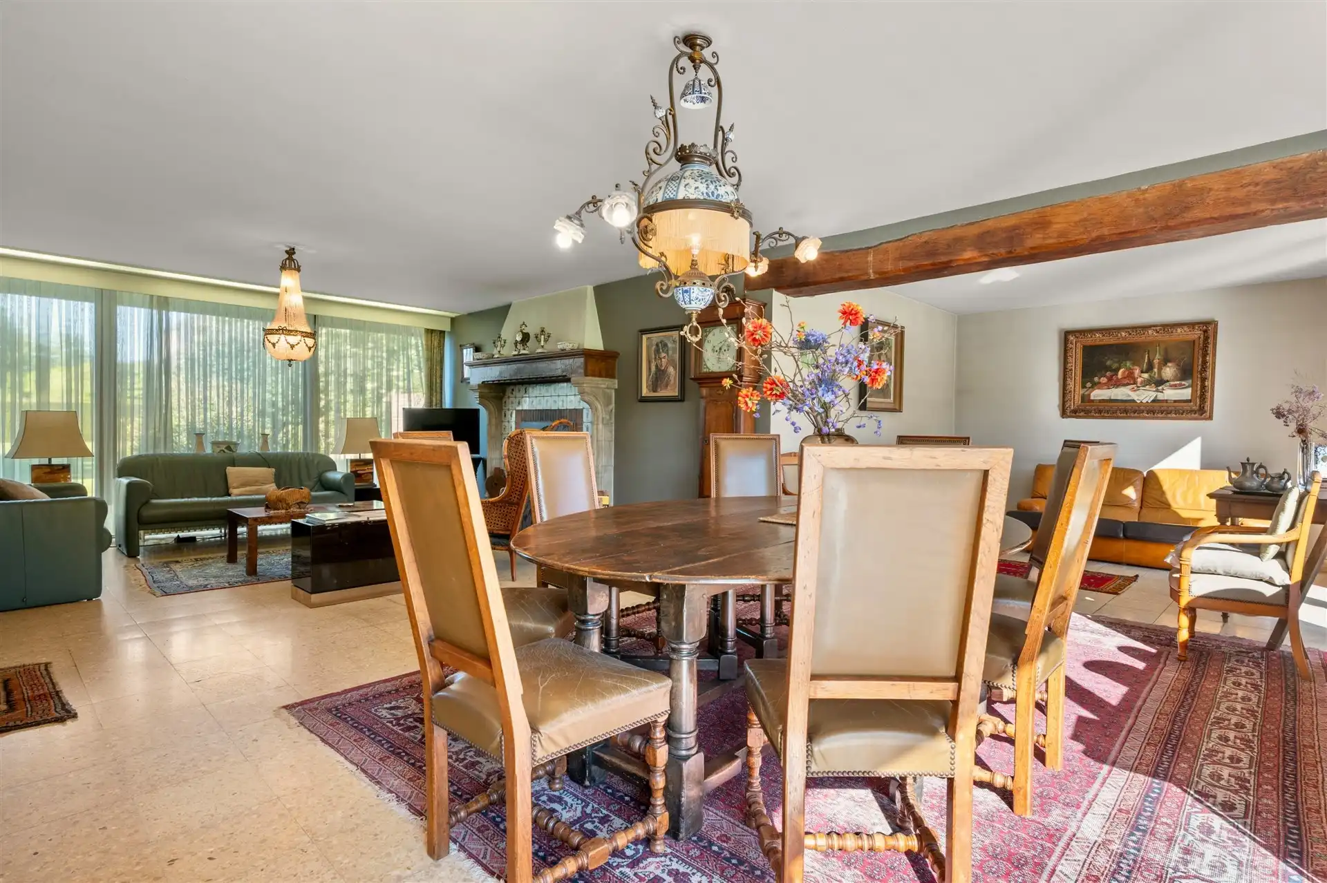 Bijzonder unieke villa op zeer ruim perceel foto 6