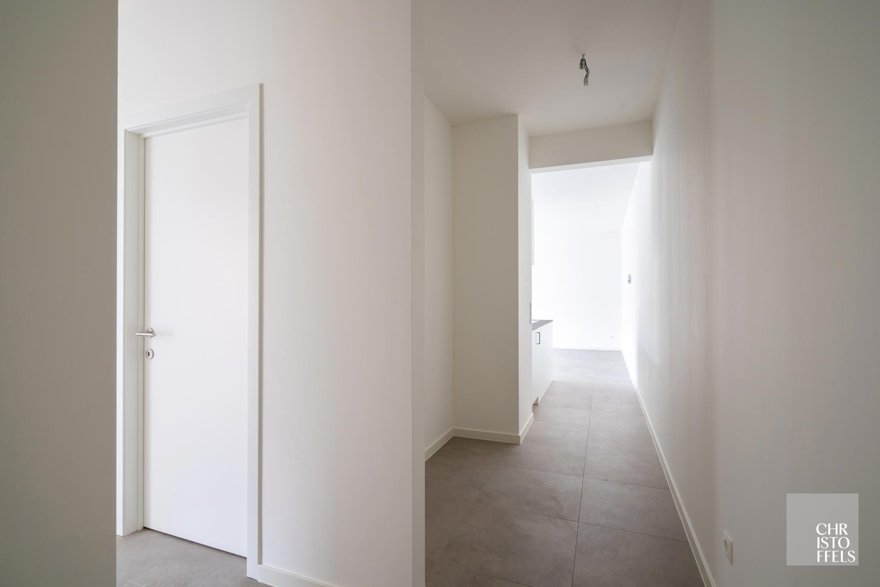 TE HUUR ONDER BTW - Modern lichtrijk appartement met 2 slaapkamers in hartje Lanaken!  foto 7