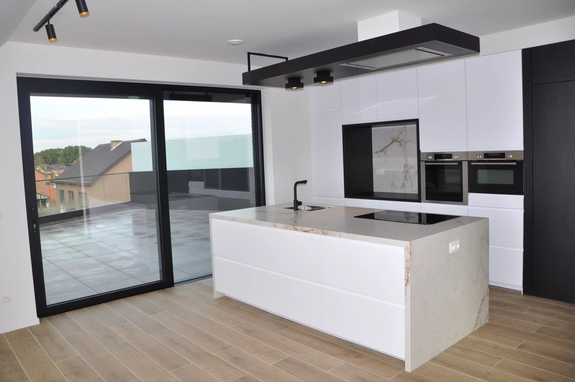 EXCLUSIEF EN KWALITATIEF NIEUWBOUWAPPARTEMENT VAN 163 M² MET 3 SLPK'S, 2 BADK'S EN RIANTE TERRASSEN IN MUNSTERBILZEN foto 11
