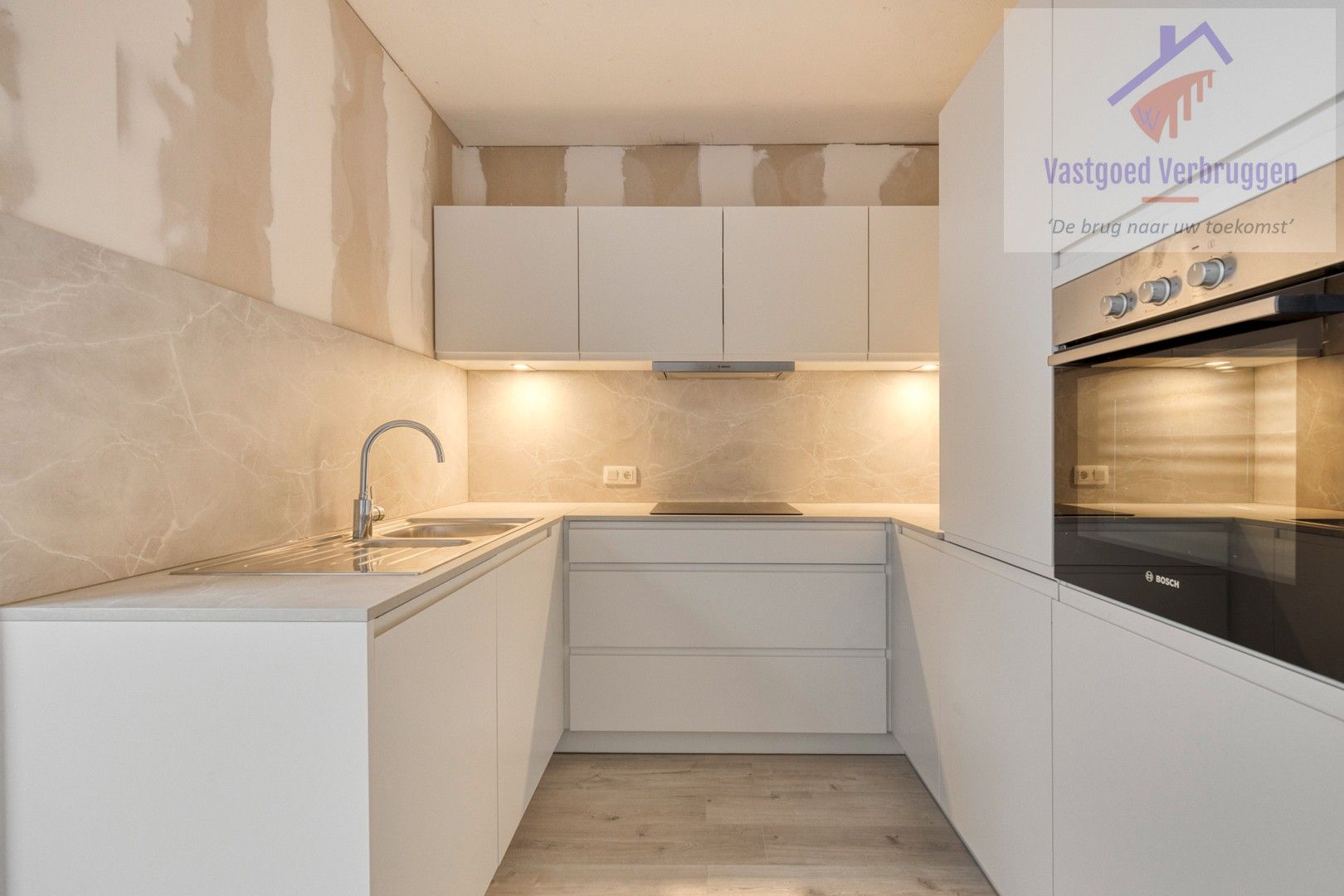 Goed gelegen ruime woning met 4 slaapkamers en terras foto 6