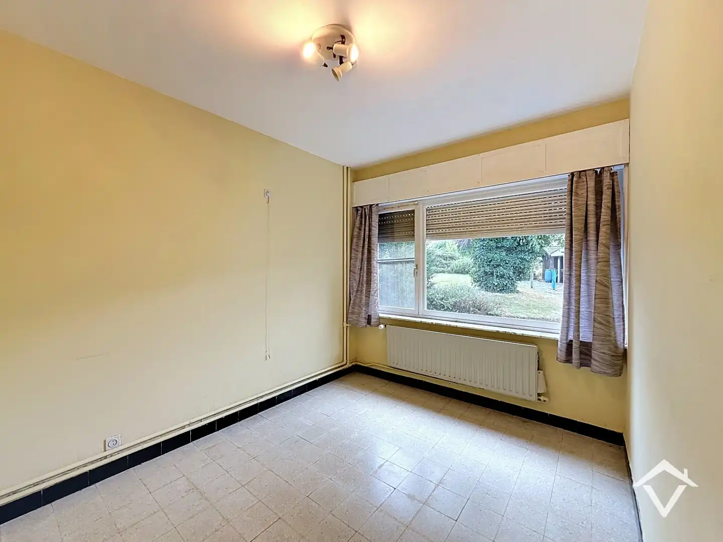Gelijkvloerse woning met 3 slaapkamers, ruime garage en tuin op een gunstige ligging te Hooglede foto 19