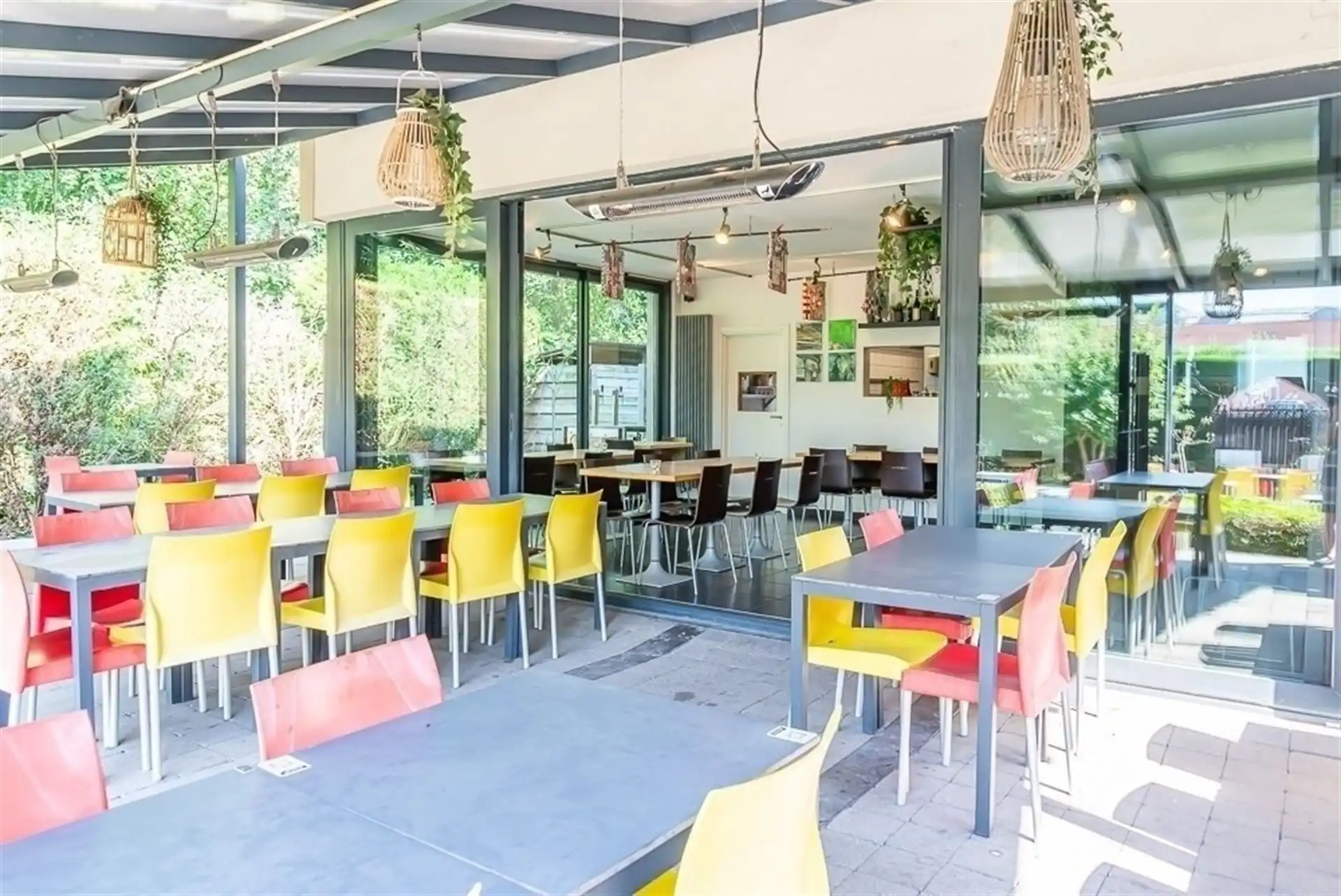Karakteristiek handelshuis met ruime bovenwoning op toplocatie nabij Maasmechelen foto 15