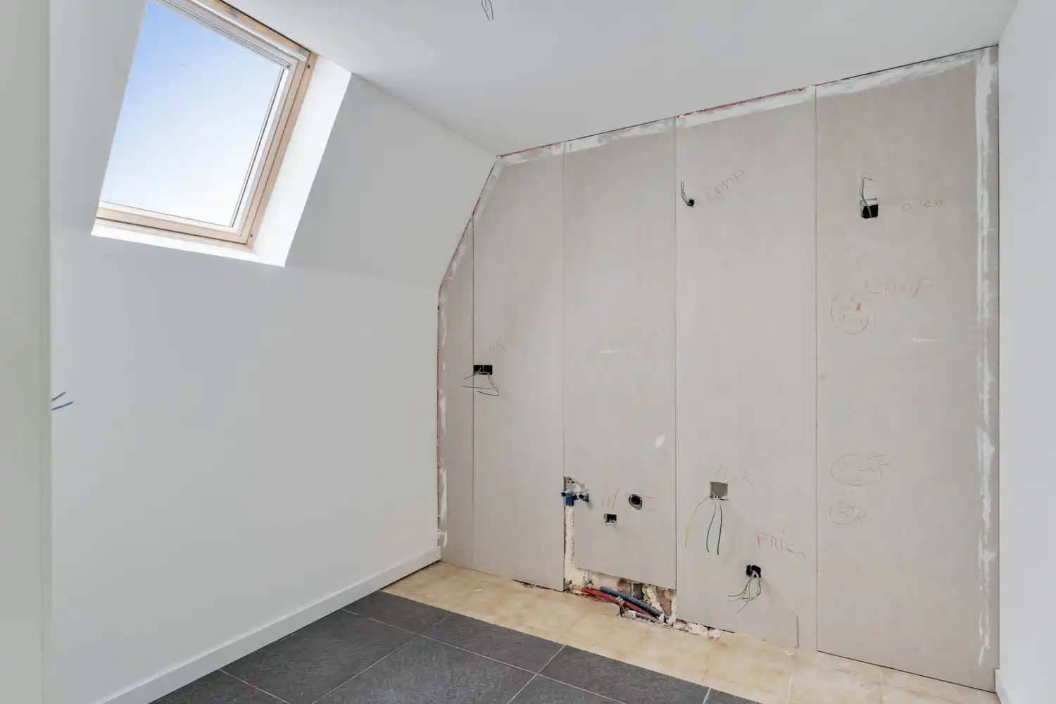 Gunstig gelegen appartement met 2 slaapkamers foto 3