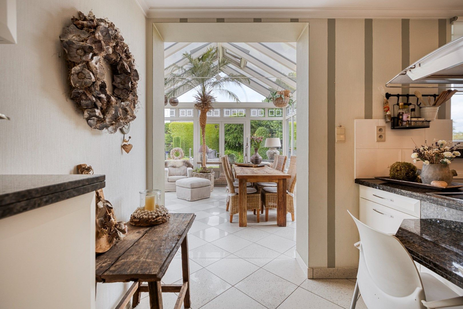 Ruime goed onderhouden woning op een prachtig perceel met praktijk mogelijkheid foto 11