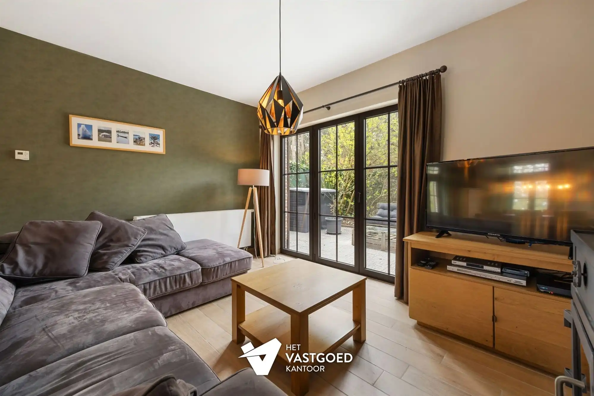 PERFECT ONDERHOUDEN WONING MET 6 SLAAPKAMERS EN WERKHUIS/GARAGE IN GROENE OMGEVING TE VIVERSEL foto 7