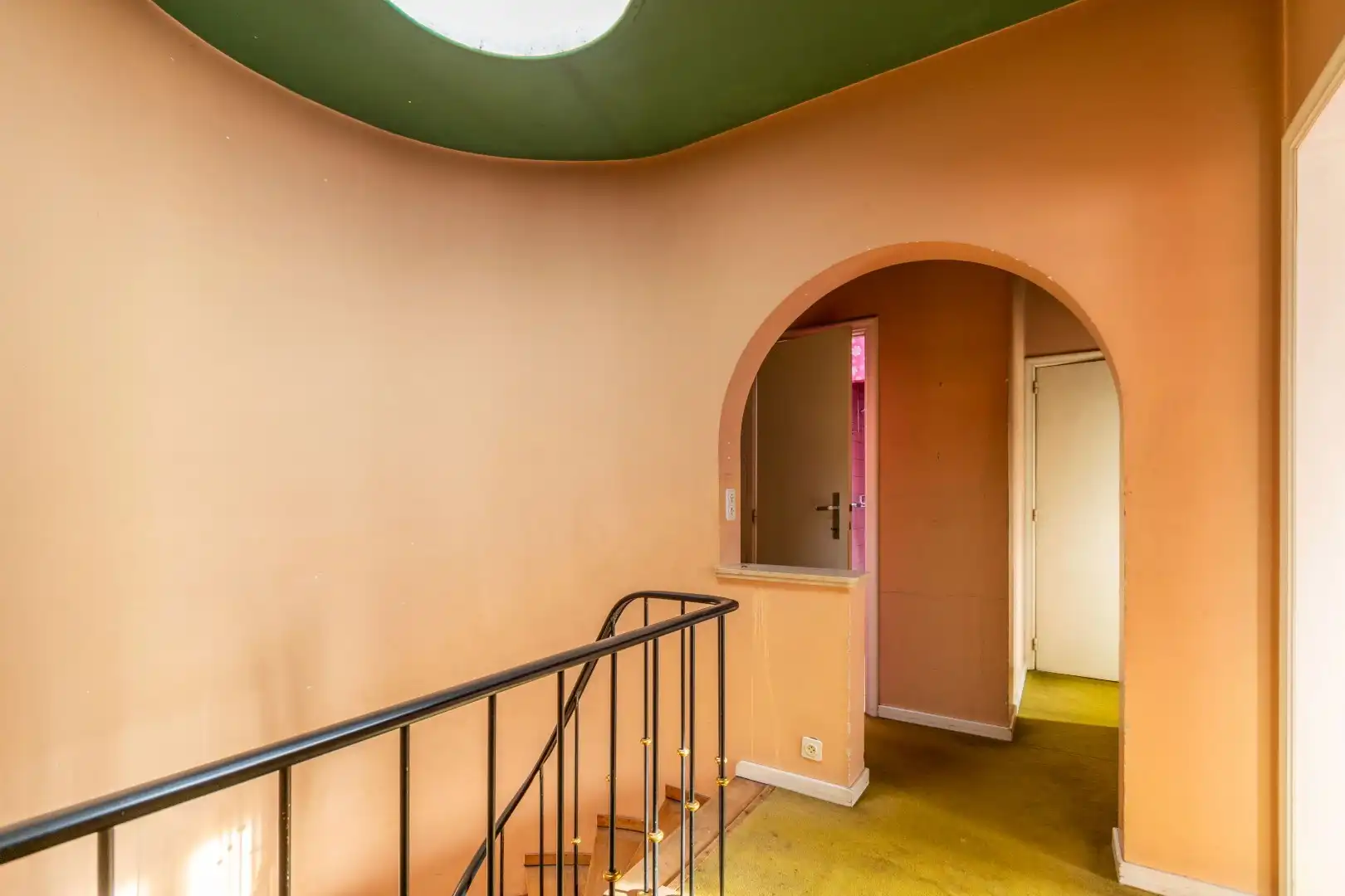 Een te vernieuwen, grote (305m²) “dokterswoning”  foto 9