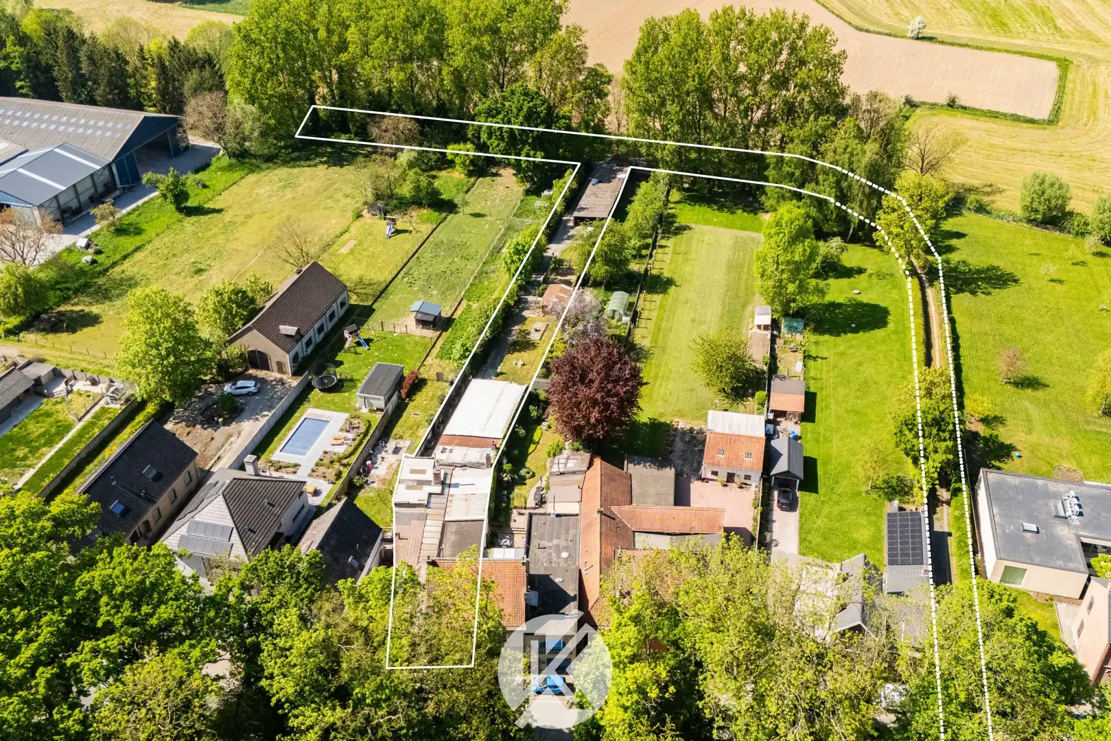 Interessante renovatiewoning op uniek perceel foto 3