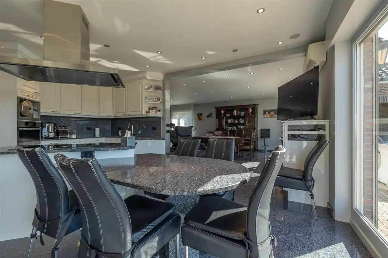 Villa grenzend aan agrarisch gebied met 4slk en opslag foto 4