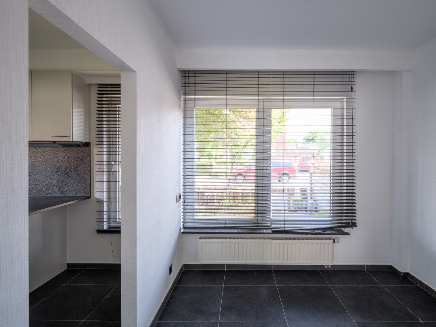 Volledig gerenoveerde, instapklare gezinswoning met grote tuin en dubbele garage foto 9