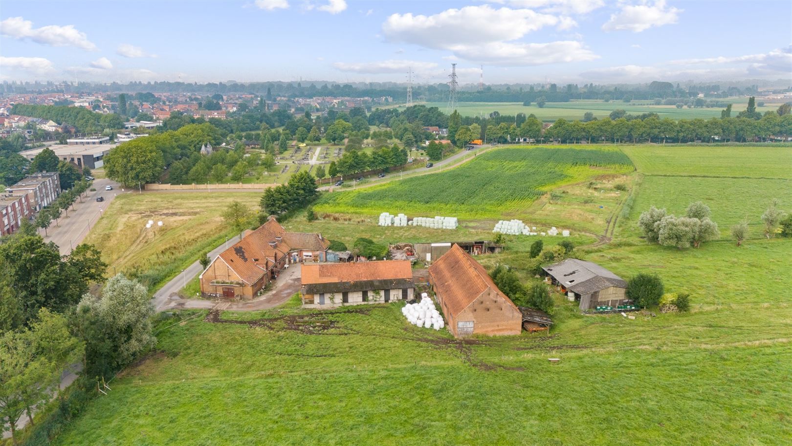 Boerderij met iets meer dan 38ha grond foto 4