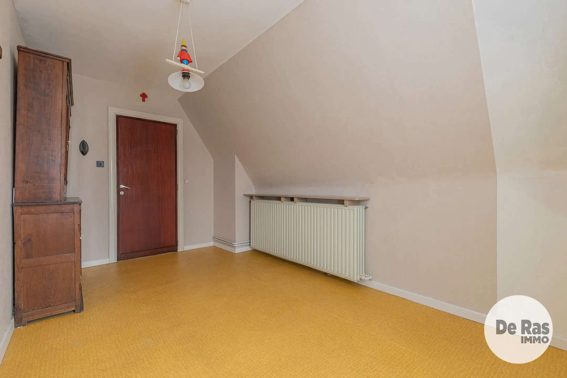 ERONDEGEM - Solide, te renoveren woning met 3 kamers foto 13