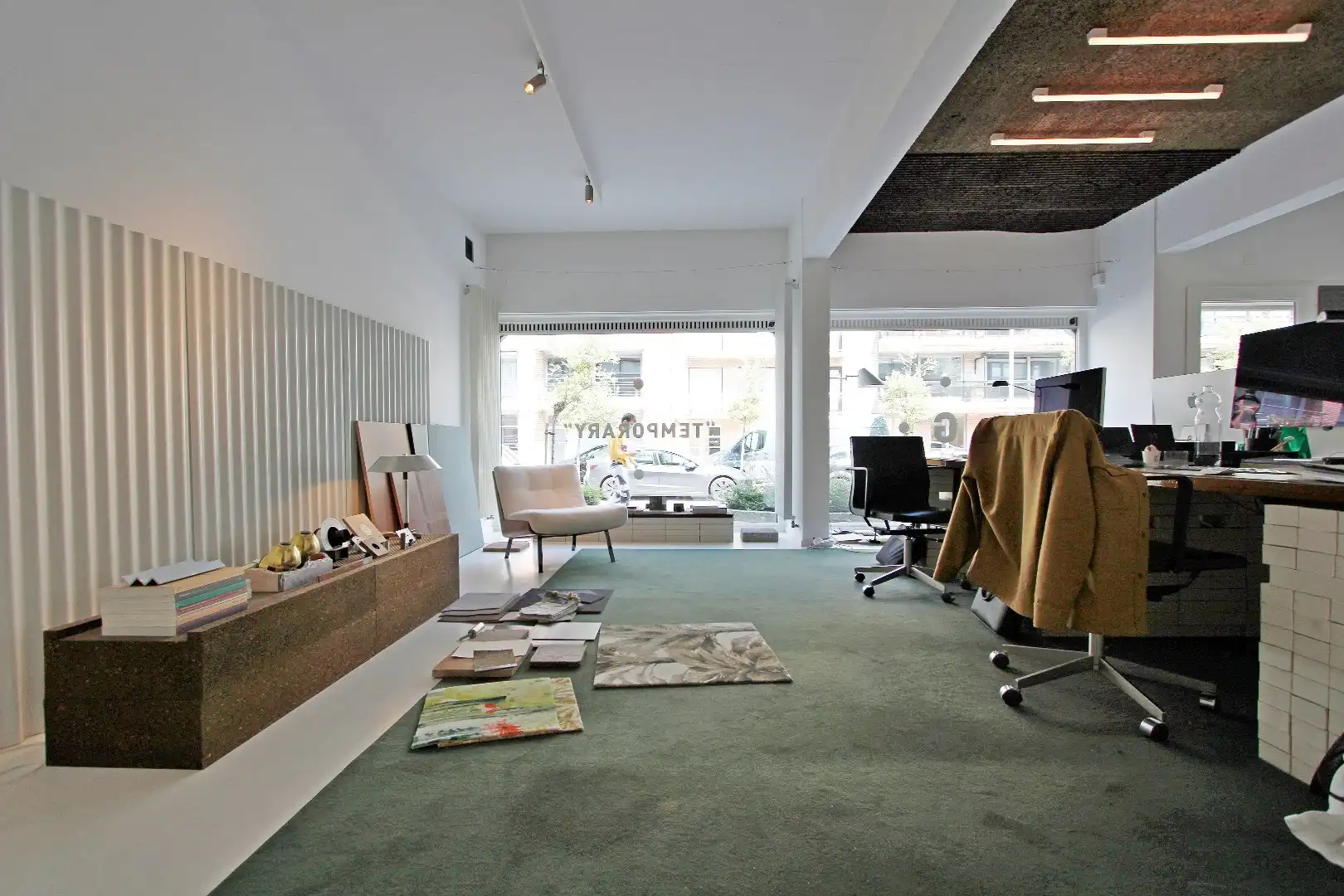 Ingericht en gemeubeld handelspand in een zijstraat van de Dumortierlaan te koop foto 4