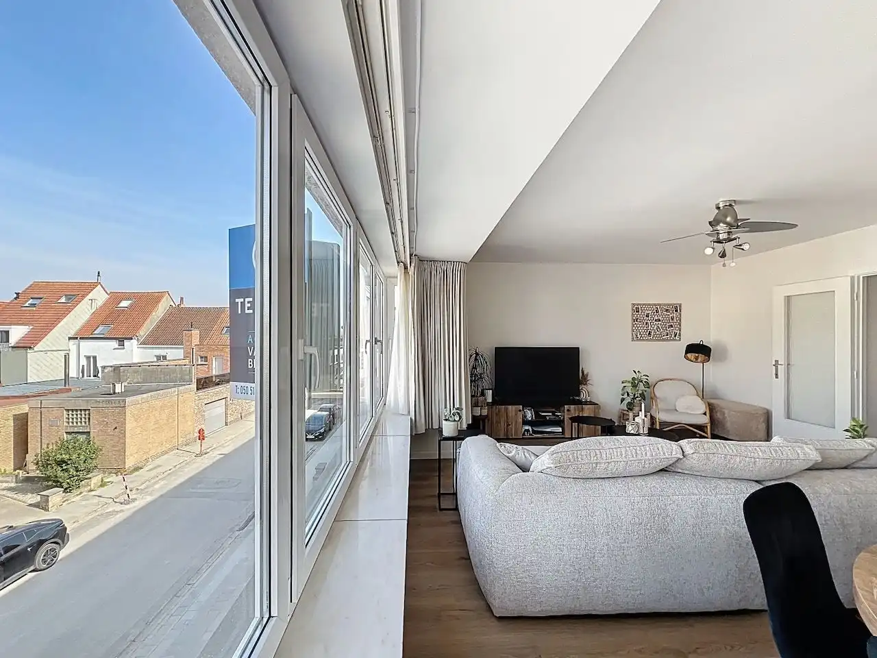 Mooi ingedeeld twee slaapkamerappartement in het hart van Heist. foto 5