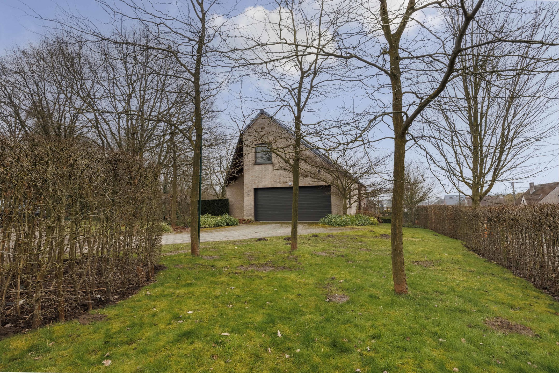 Ruime woning op mooi perceel foto {{pictureIndex}}