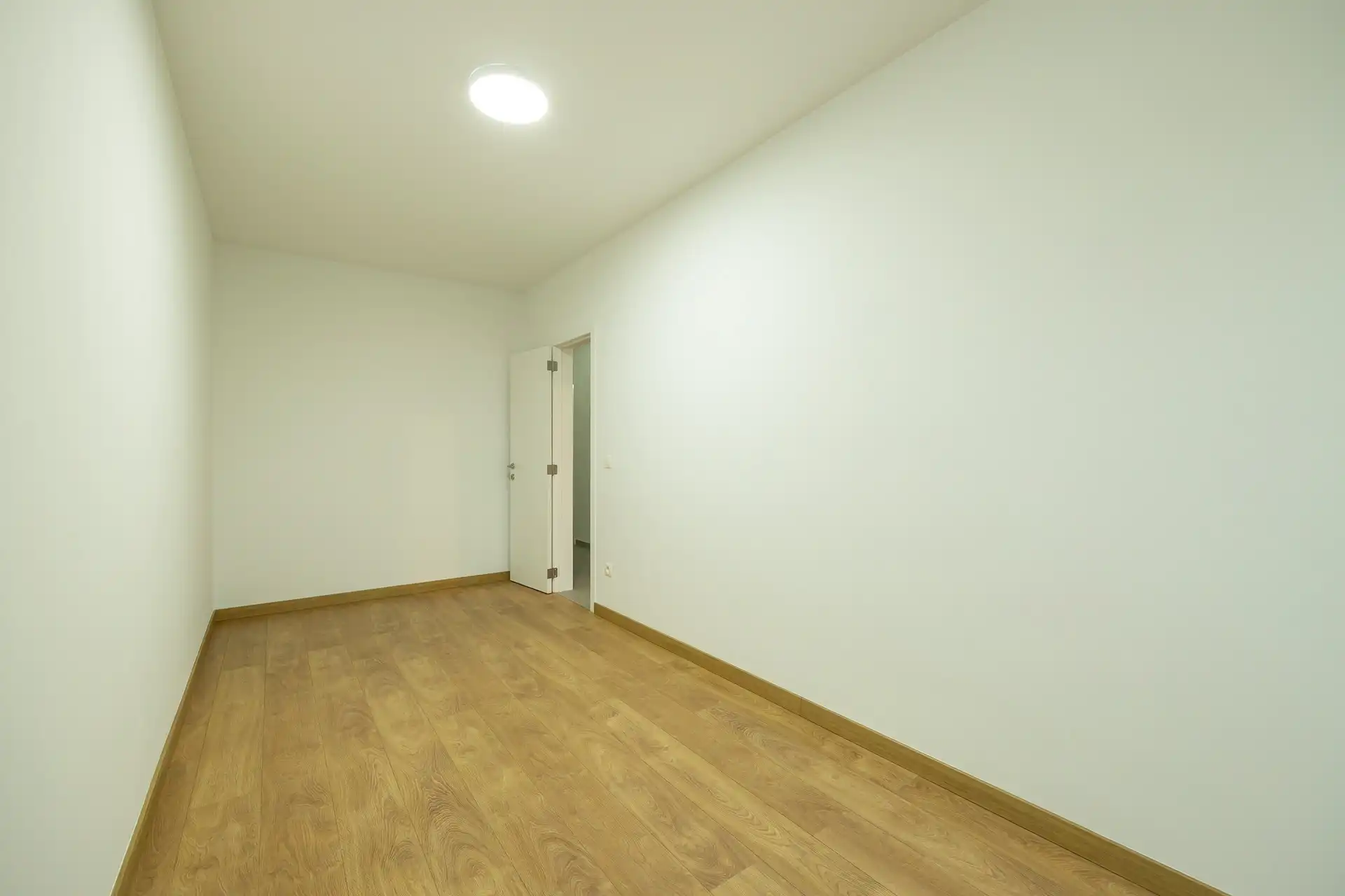 Gerenoveerd glvl met 2 slaapkamers, terras en tuin foto 8