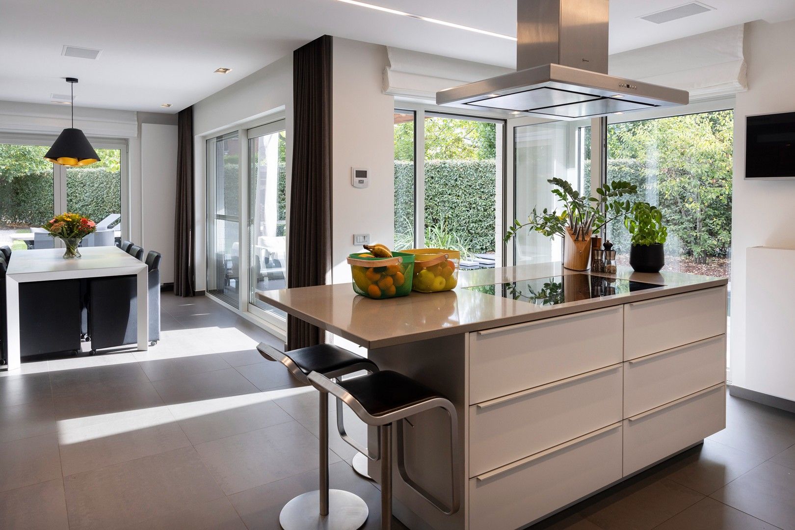 Alleenstaande woning met mogelijke praktijkruimte. foto 6